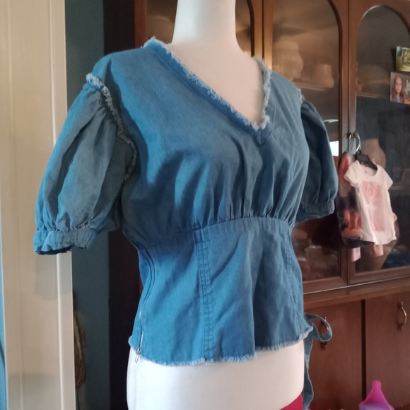 Thread Story chambray top tie side puff sleeve size Medium - Picture 4 of 5